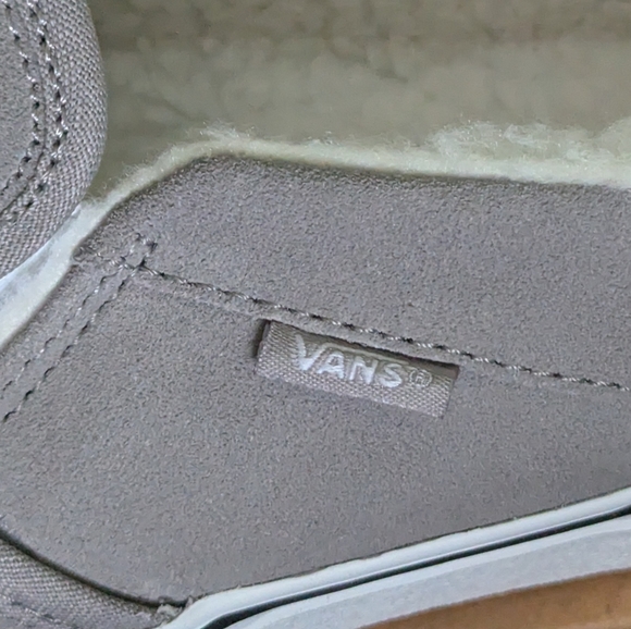 Vans Asher Faux Shearling Slip-On Suede Sneakers Women’s Size 5 Gray & White - Picture 5 of 16